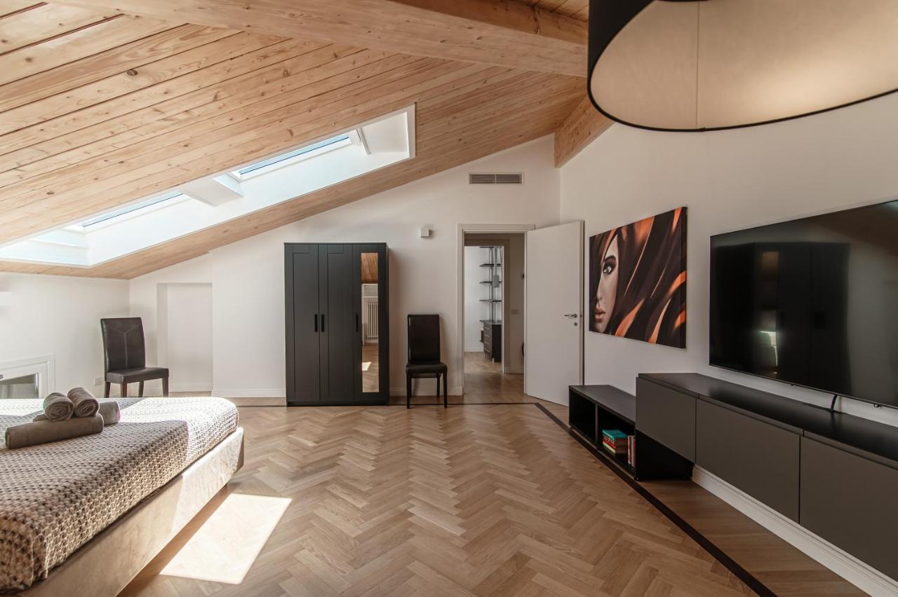 Apartament Attic 64 - The House Of Travelers Como Zewnętrze zdjęcie